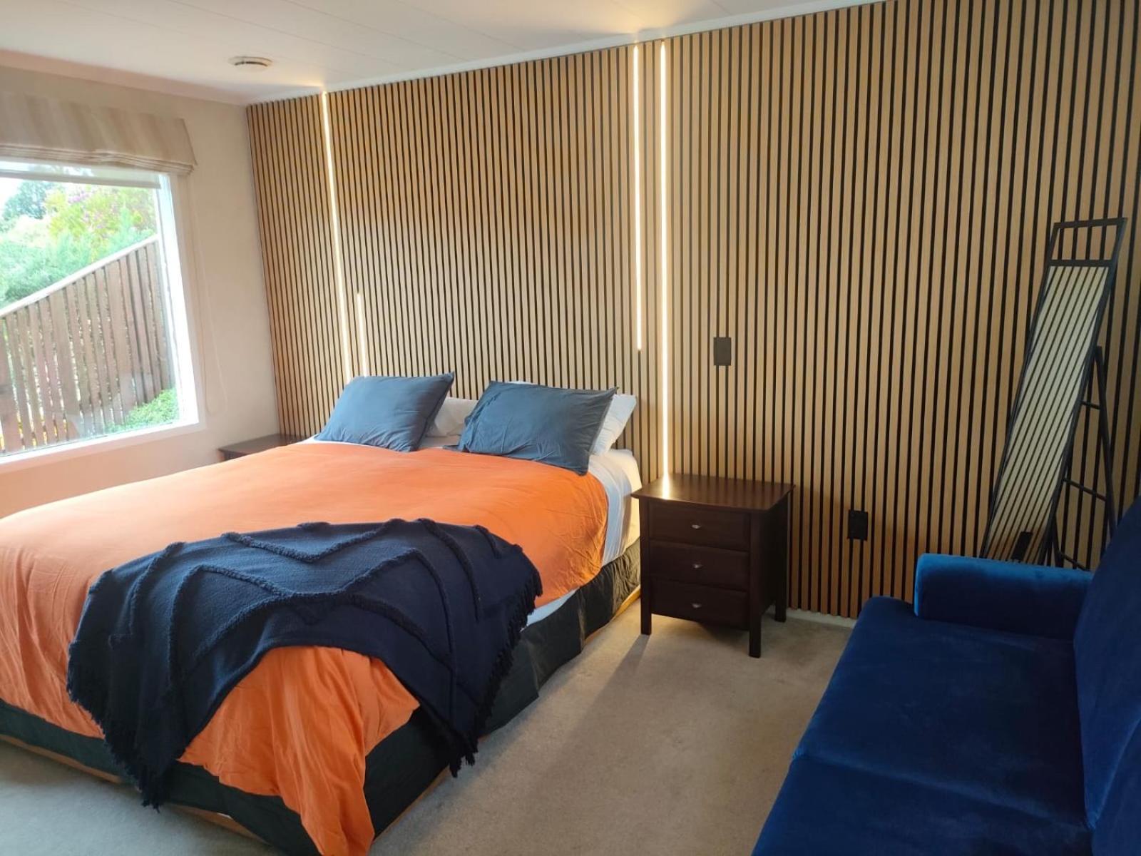 Retro 4 Bedroom Home, Warm And Welcoming, Quiet Location 波里鲁瓦 外观 照片