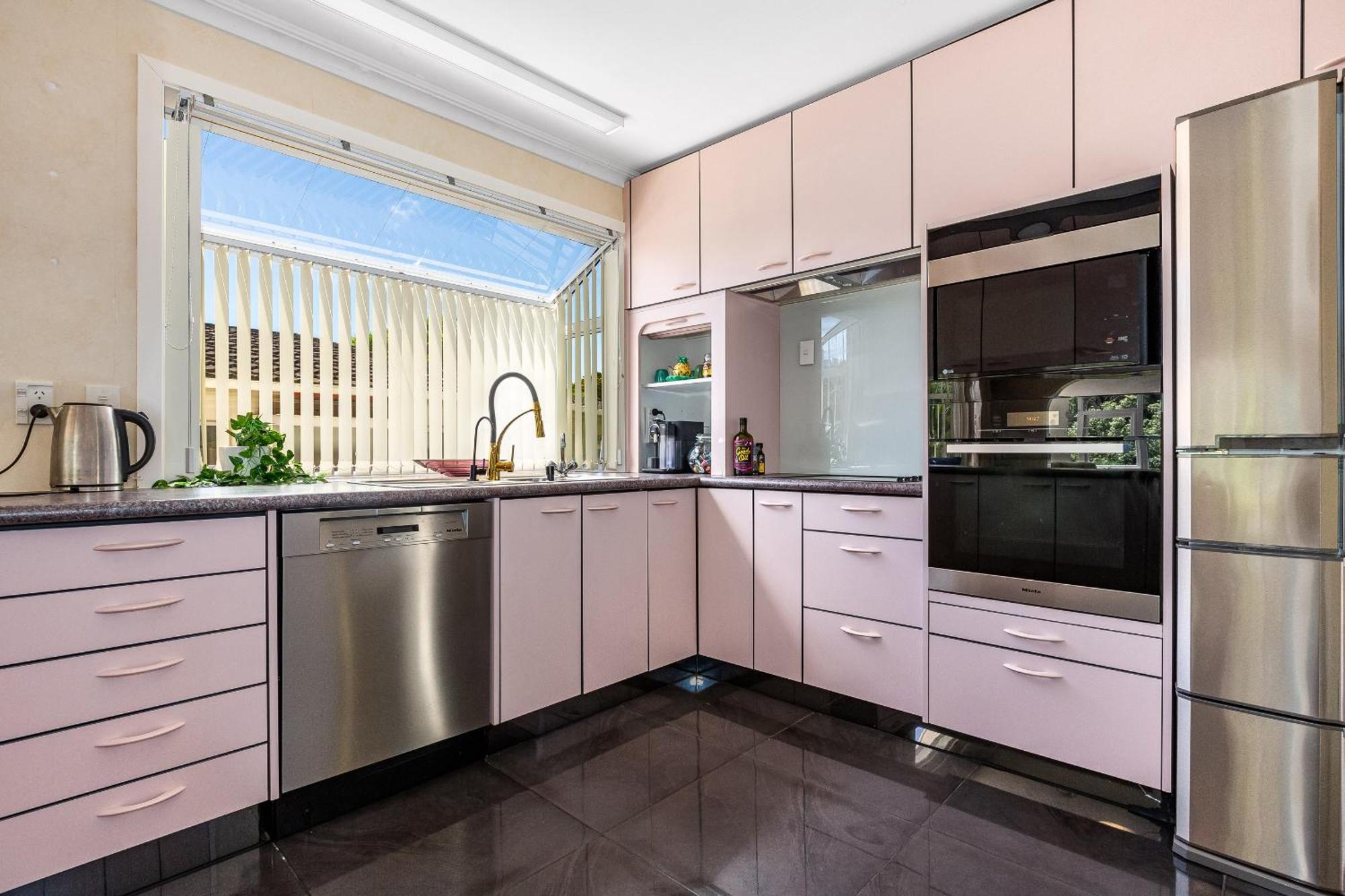 Retro 4 Bedroom Home, Warm And Welcoming, Quiet Location 波里鲁瓦 外观 照片